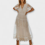 Lacey midi šaty s V-výstřihem a krátkými rukávy