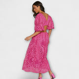 Elegantní šaty s jemnými detaily