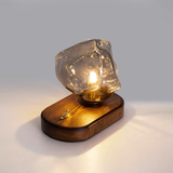 Skleněná stolní lampa ve tvaru ledového kamene