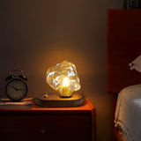 Skleněná stolní lampa ve tvaru ledového kamene
