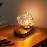Skleněná stolní lampa ve tvaru ledového kamene
