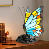 Lampa s modrým motýlem z barevného skla