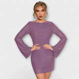 Šaty bez zad s flitry a dlouhými rukávy