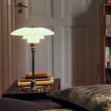 Designová stolní lampa dánského designéra