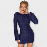 Šaty bez zad s flitry a dlouhými rukávy