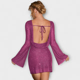 Šaty bez zad s flitry a dlouhými rukávy