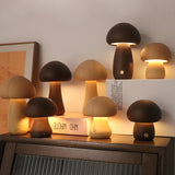 Dobíjecí stolní lampa ve tvaru dřevěného houbového
