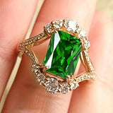 Anillo elegante con piedra de esmeralda