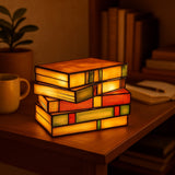 Lampa s knihami z barevného skla