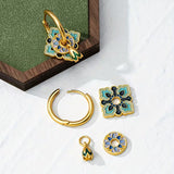 Par de aretes envernizados de estilo vintage con un toque sofisticado