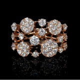 Anillo de oro rosa vintage con piedras incrustadas brillantes