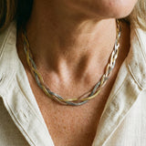 Collar elegante en dorado y plateado