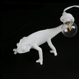 Moderní Stolní Lampa Z Pryskyřice S Motivem Ještěra