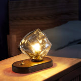 Skleněná stolní lampa ve tvaru ledového kamene