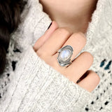 Anillo Elegante con Piedra Lunar
