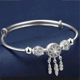 Adjustable bracelet with three leaf charms in silver