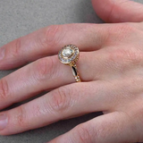 Anillo con microincrustaciones en oro