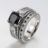 Anillo con zircón negro y diamantes