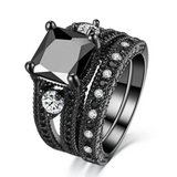 Anillo con zircón negro y diamantes