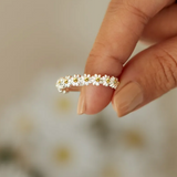 Anillo de plata con margarita pequeña