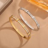 Pulsera abierta geométrica simple con dos capas de zircón