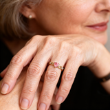 Anillo con corazón de zirconia