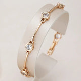 Elegant bracelet with cubic zirconia in gold