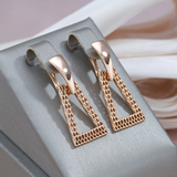 Pendientes elegantes de oro hueco