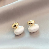 Pendientes dorados con perla oval