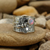 Anillo de piedra lunar con abeja