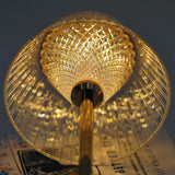 Bezdrátová stolní lampa z kovu a krystalu